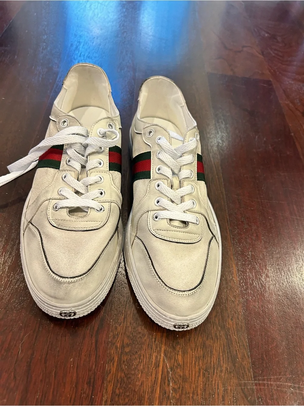 Gucci White Leather Low-Top Sneakers with Green & Red Web Stripe